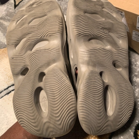 Yeezy foam runner stone sage - Picture 7 of 7